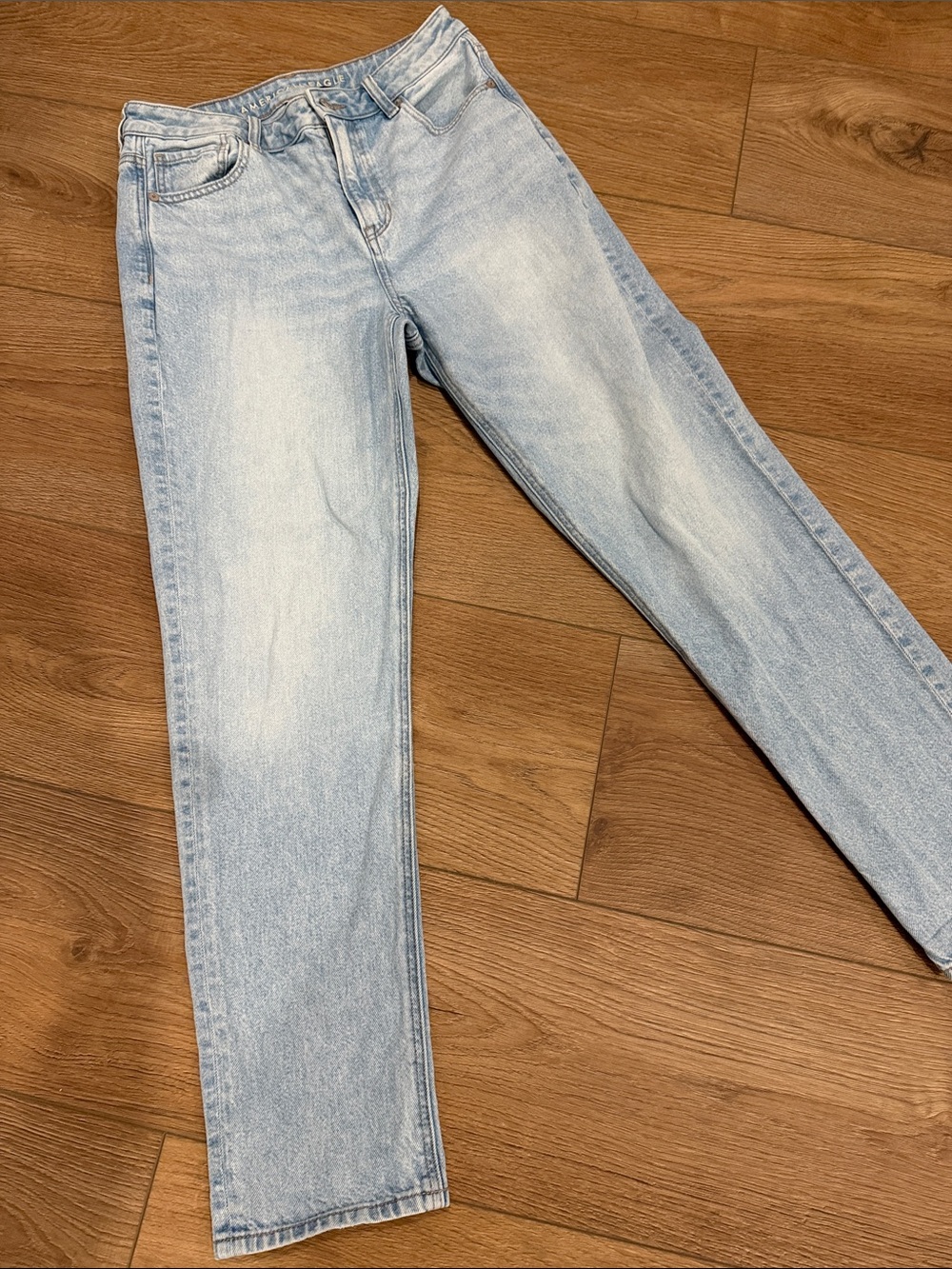 American Eagle women’s mom Jean straight leg strigid size 8 regular
